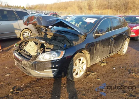 2017 Volvo V60 T5 Premier z USA, uszkodzony, nr VIN YV140MSK1H1359087